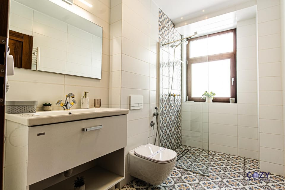 Shower, Toilet, Bathroom, Bath