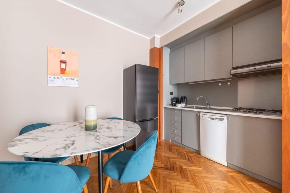 Kitchen or kitchenette, Dining area, stove
