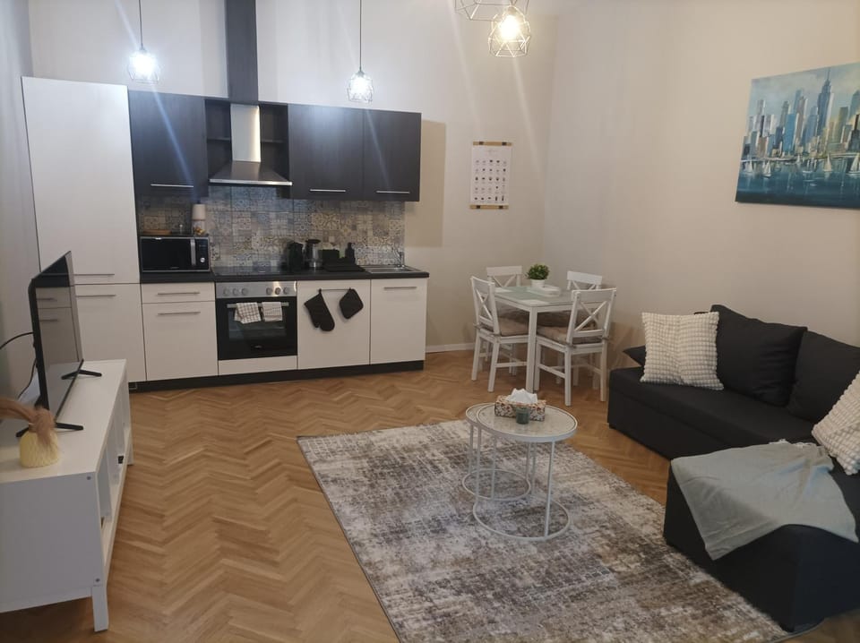 Coffee/tea facilities, Kitchen or kitchenette, Living room, Seating area, Dining area, dishwasher, oven, stove, dryer