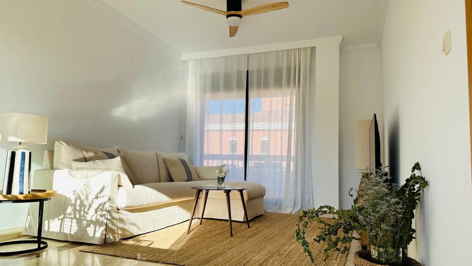 TV and multimedia, Seating area, air conditioner