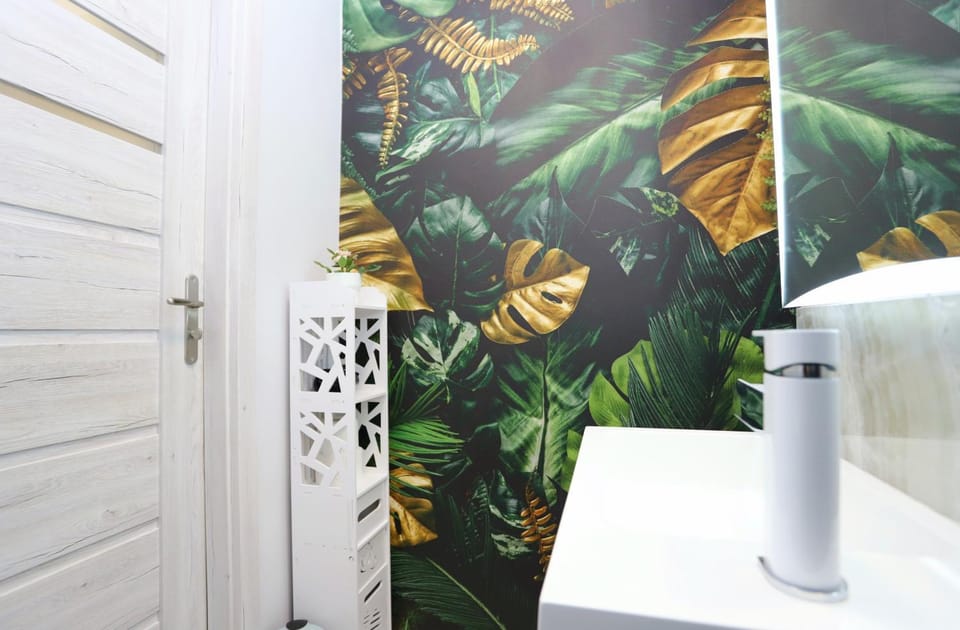 Bathroom, Decorative detail