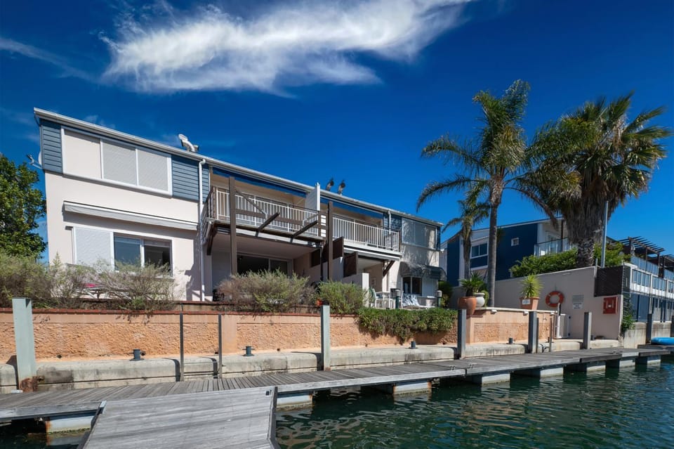 Property building, Day