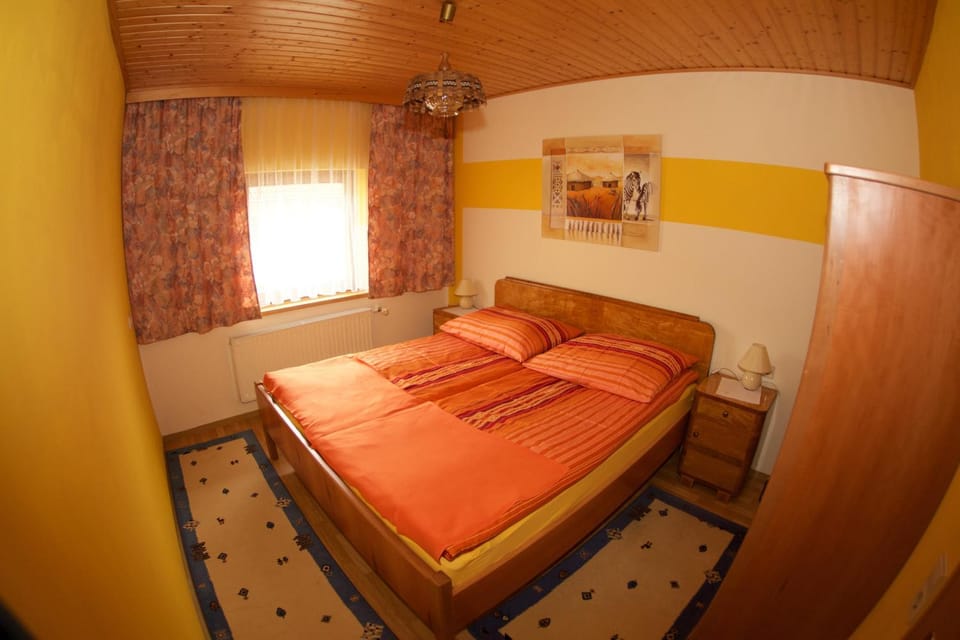 Day, Photo of the whole room