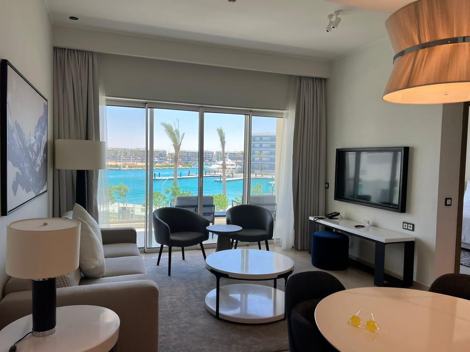 Communal lounge/ TV room, Living room, Seating area