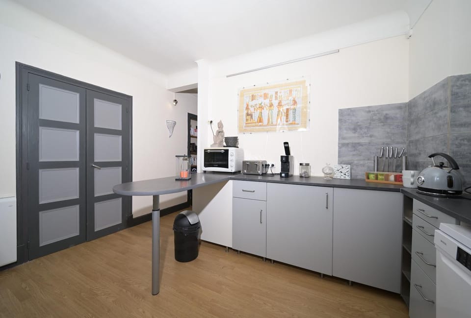 Property building, Kitchen or kitchenette, Living room