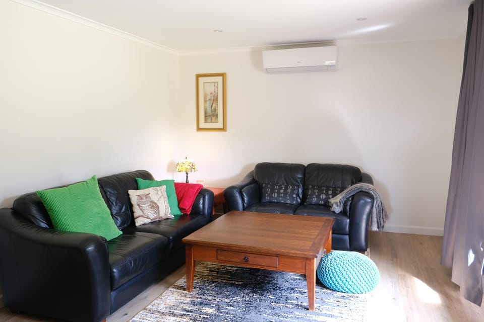 Living room, Seating area, air conditioner