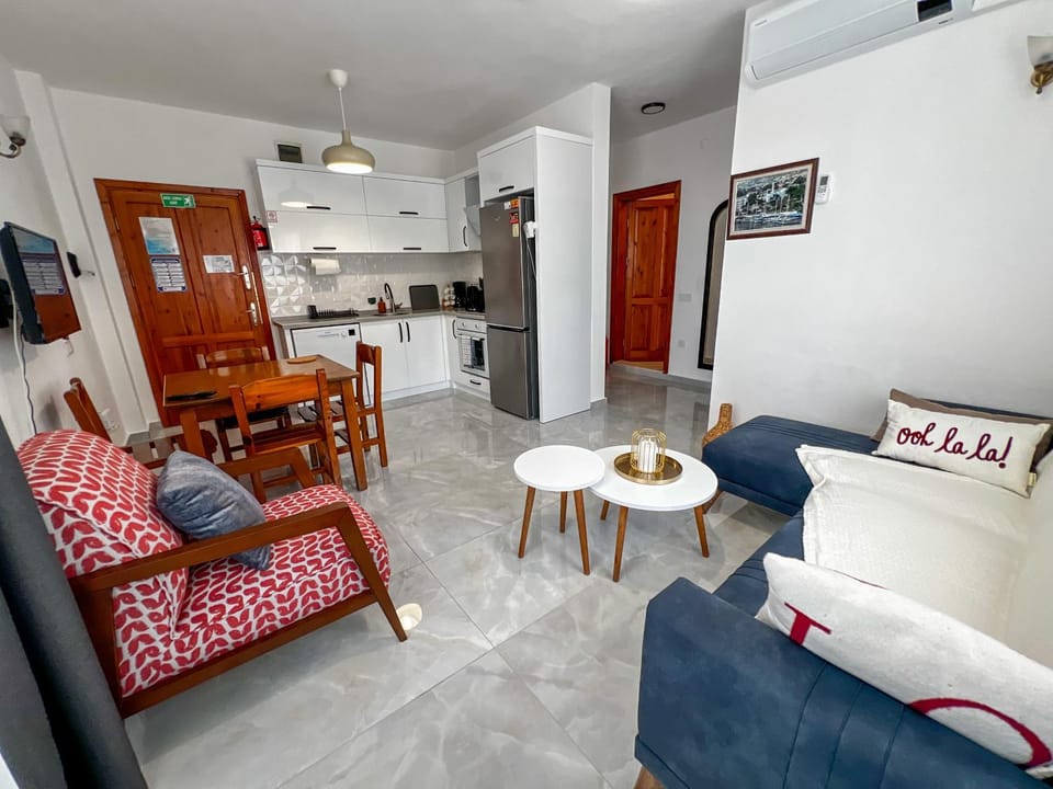 Communal lounge/ TV room, kitchen
