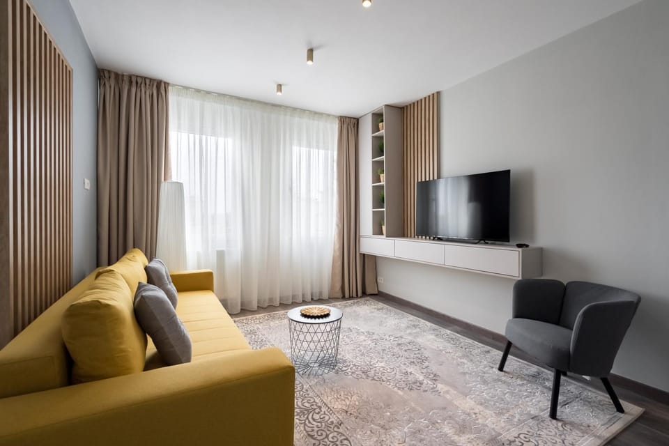 TV and multimedia, Living room, Seating area, Evening entertainment