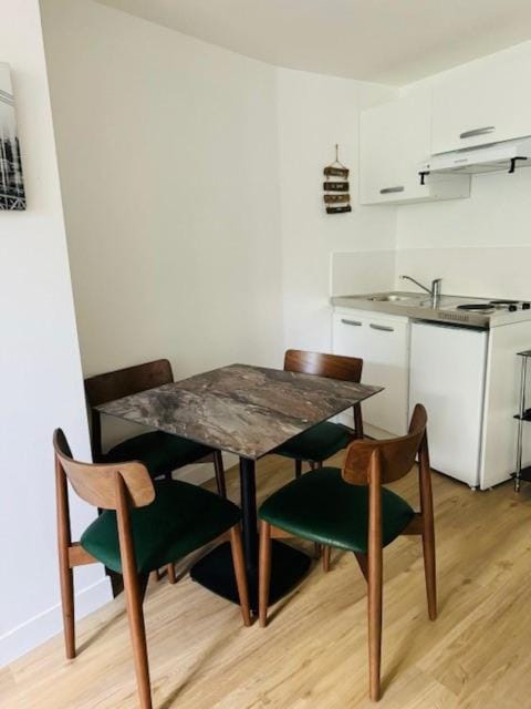 Appartement 1er étage porte droite Apartment in Île-de-France