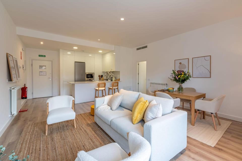 Avenida de San Luis 25, diseño y confort al más puro estilo madrileño Apartment in Madrid