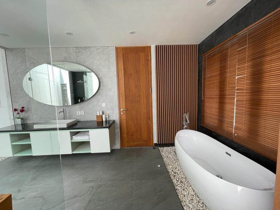 Bathroom, Bath