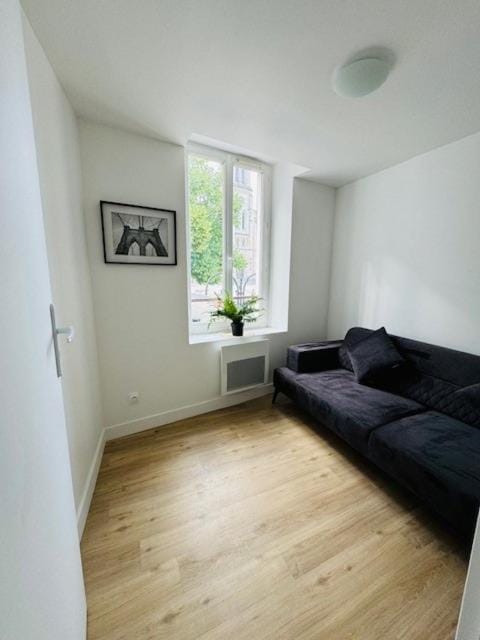 Appartement 1 er étage porte gauche Apartment in Île-de-France