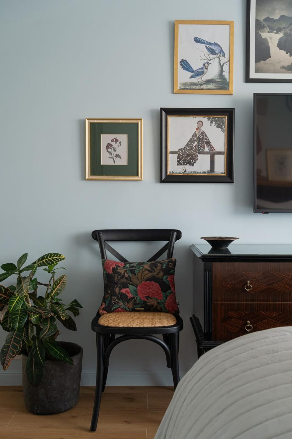 TV and multimedia, Decorative detail, Bedroom