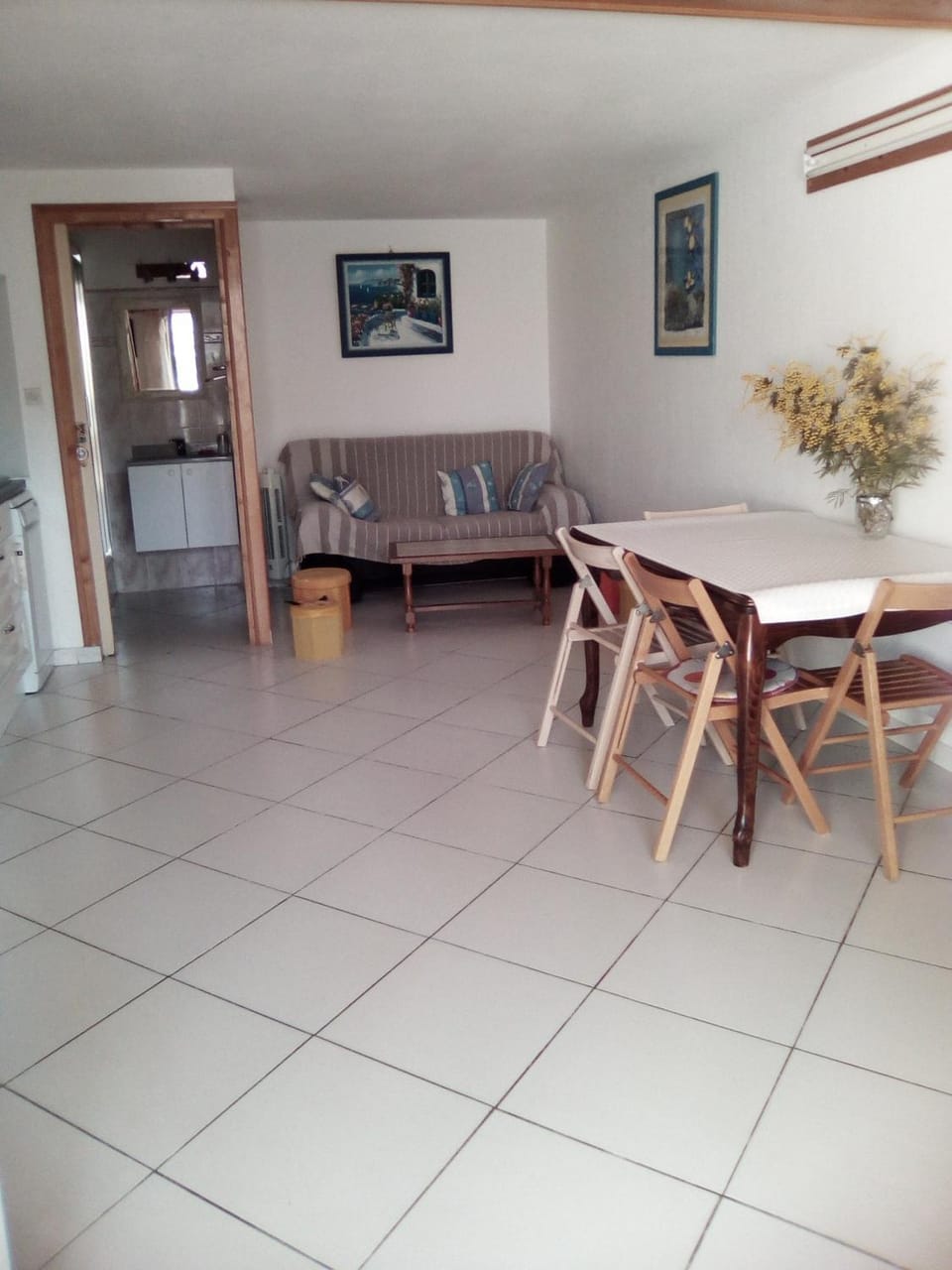 Bathroom, Living room, Seating area, Dining area