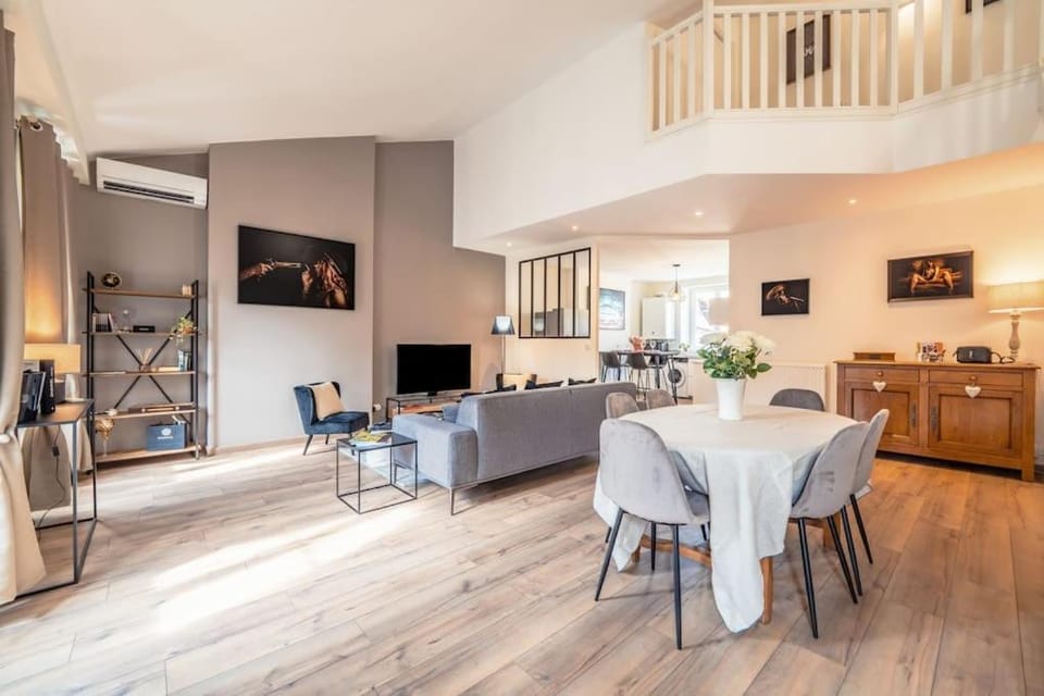 Communal lounge/ TV room