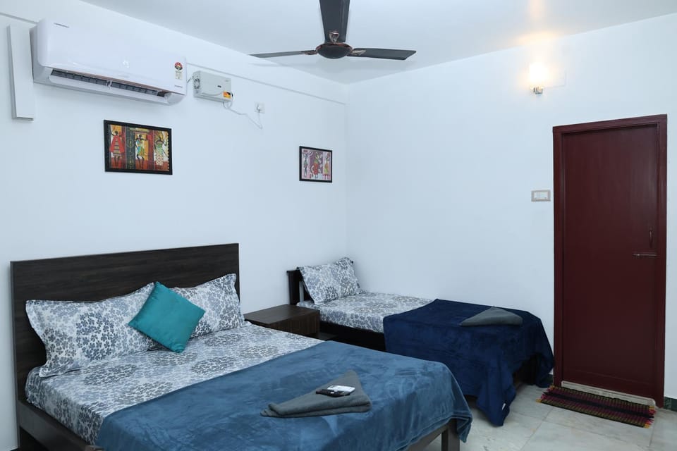 Photo of the whole room, Bedroom, air conditioner