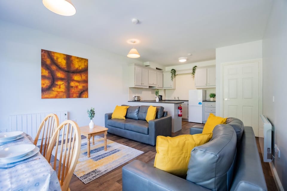 72 - Large Three Bed Apartment with Parking Apartment in Galway