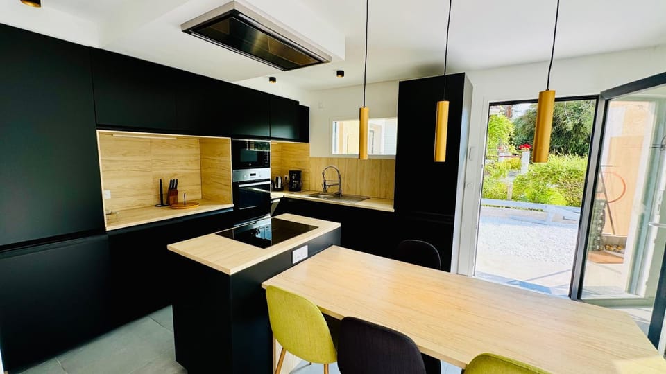 Kitchen or kitchenette, dishwasher, oven, stove