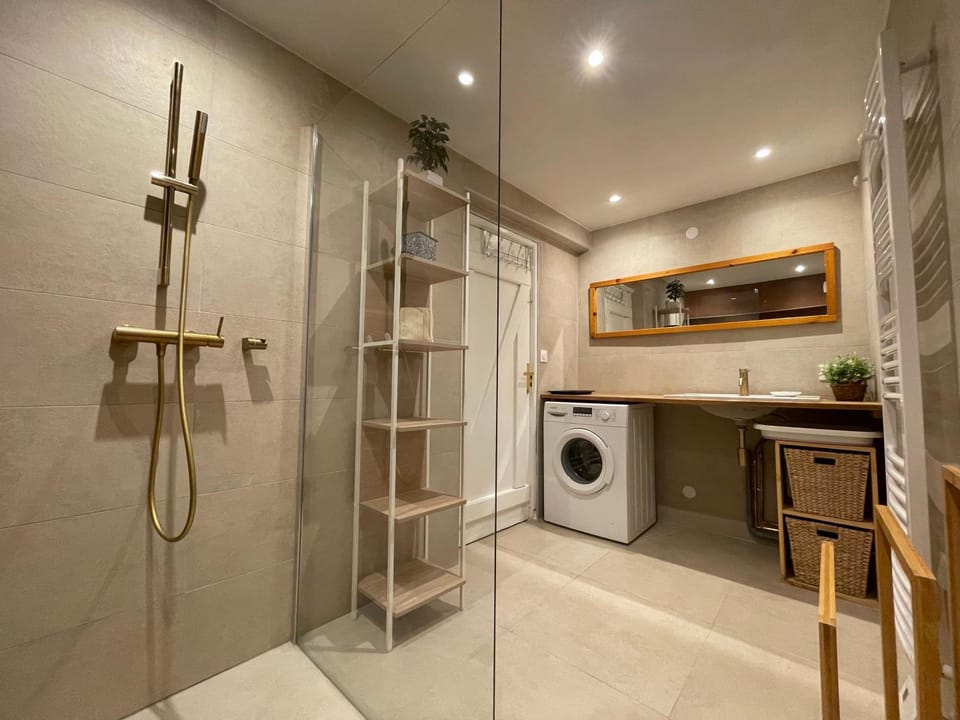 Shower, Bathroom, washing machine