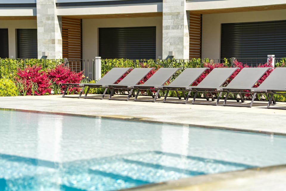 Swimming pool, sunbed