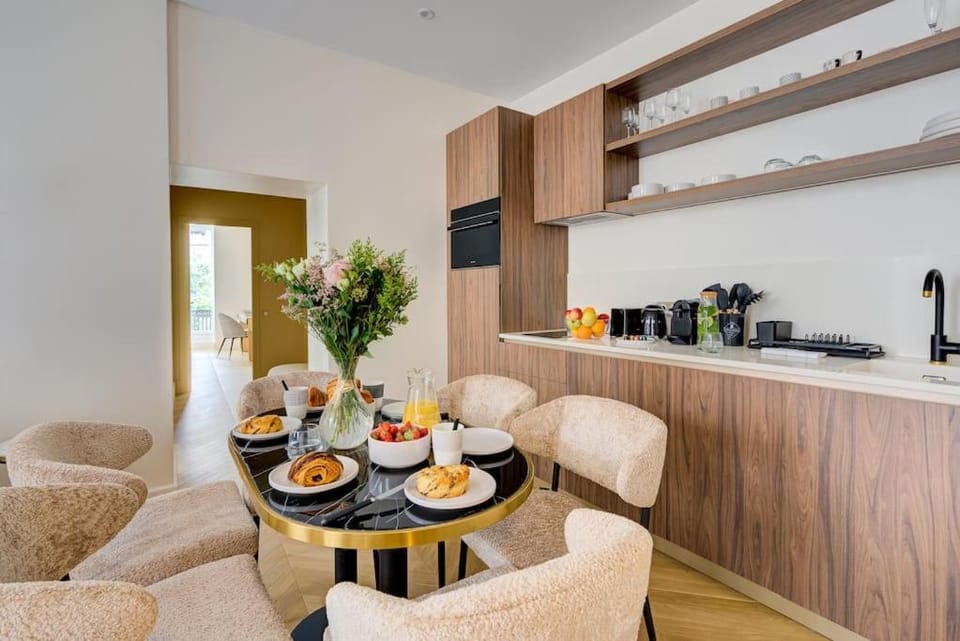 Stunning Family Flat - Grands Boulevards - with AC Apartment in Paris