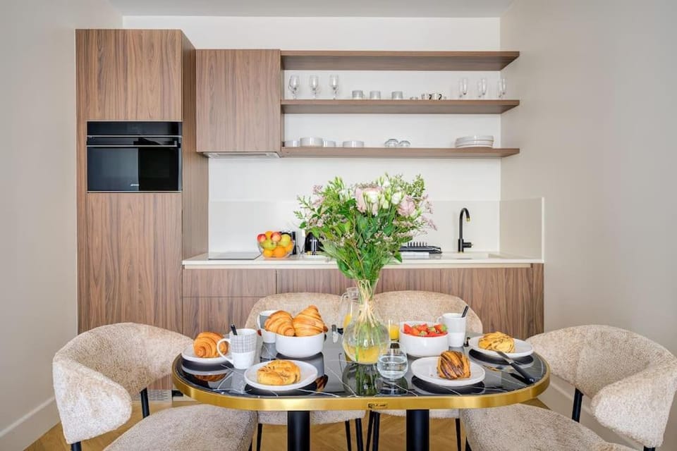 Stunning Family Flat - Grands Boulevards - with AC Apartment in Paris
