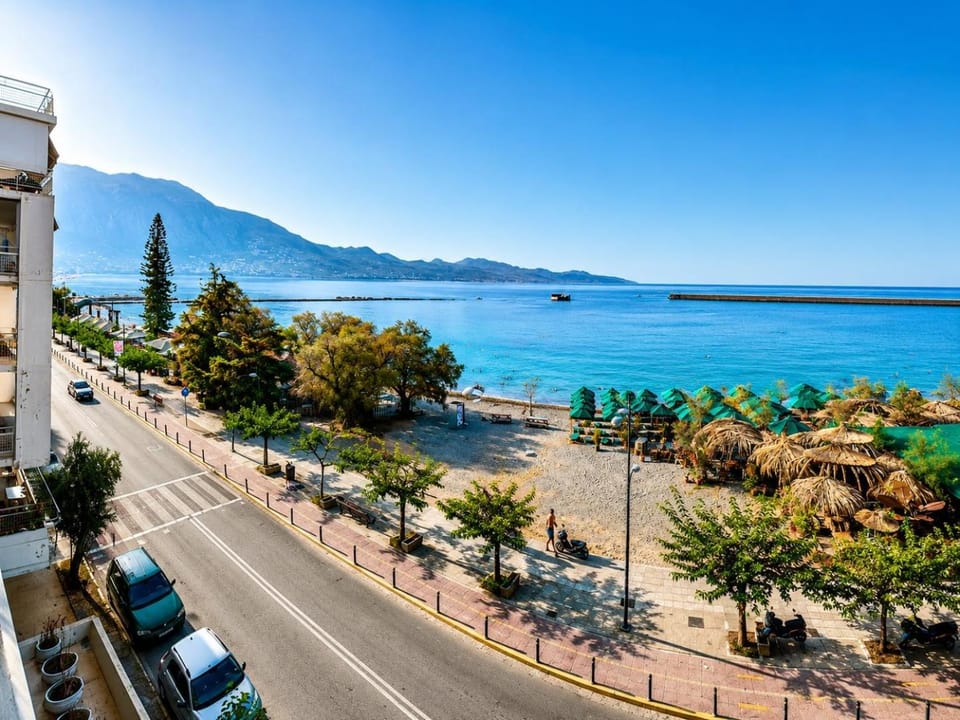 Nearby landmark, Day, Neighbourhood, Beach, Mountain view, Sea view, Location