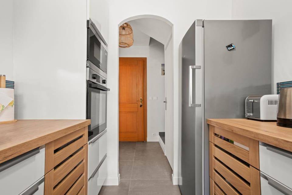 Kitchen or kitchenette, Living room