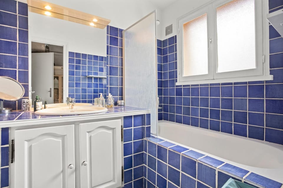 Bathroom, Living room