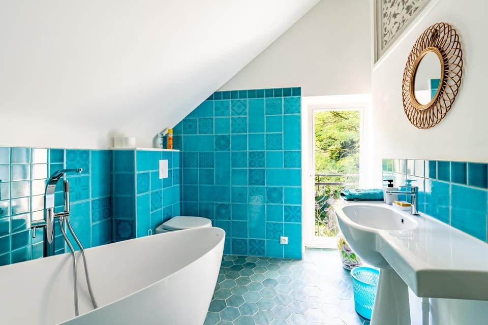 Bathroom, Living room