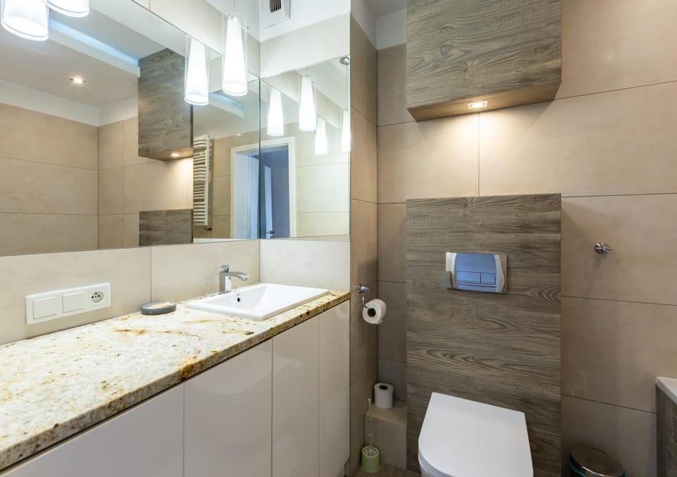 Toilet, Bathroom, towels