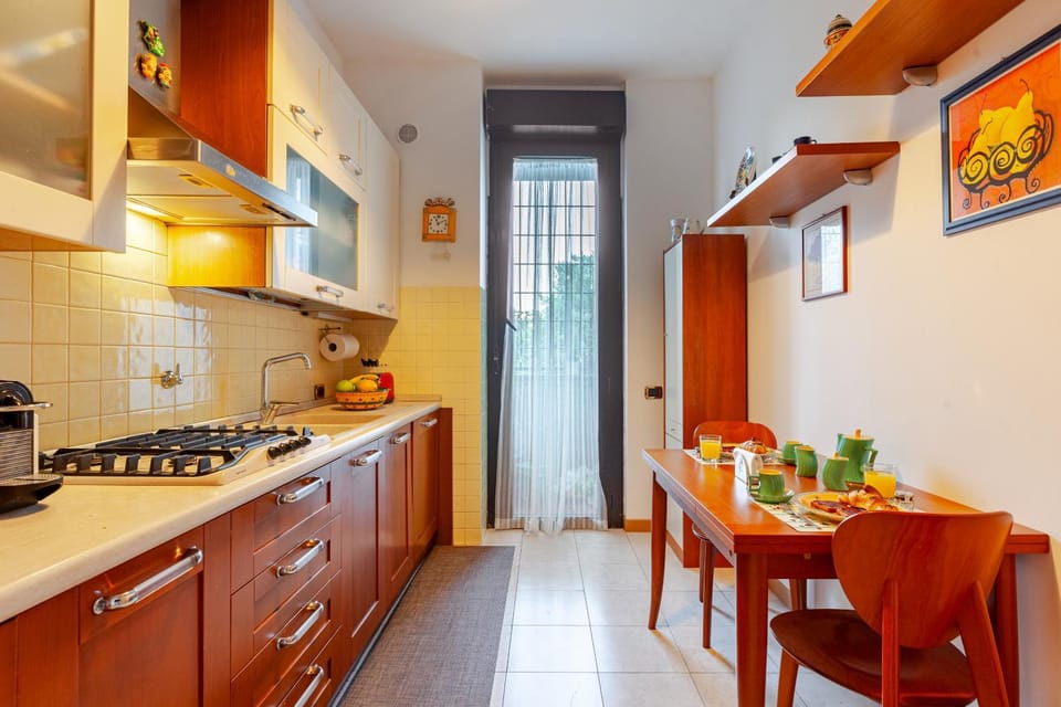 Modern & Cozy Double Rooms, Private bath WIFI AC Vacation rental in Rome
