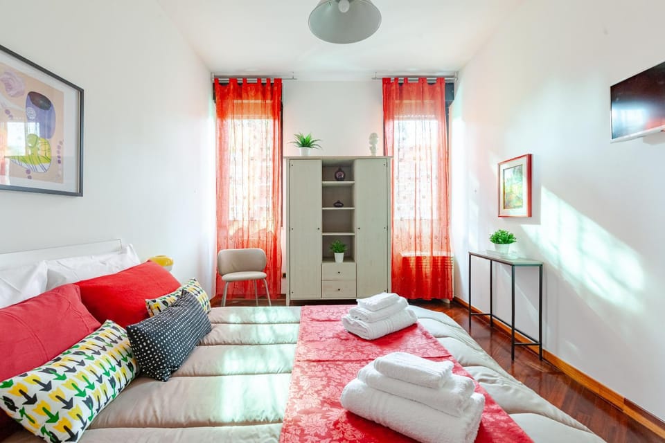 Modern & Cozy Double Rooms, Private bath WIFI AC Vacation rental in Rome