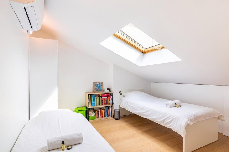 GuestReady - Colourful Getaway near Eiffel Tower Apartment in Paris