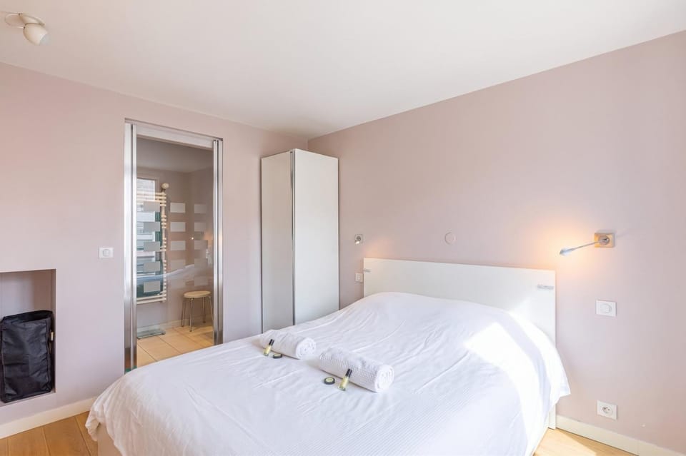 GuestReady - Colourful Getaway near Eiffel Tower Apartment in Paris