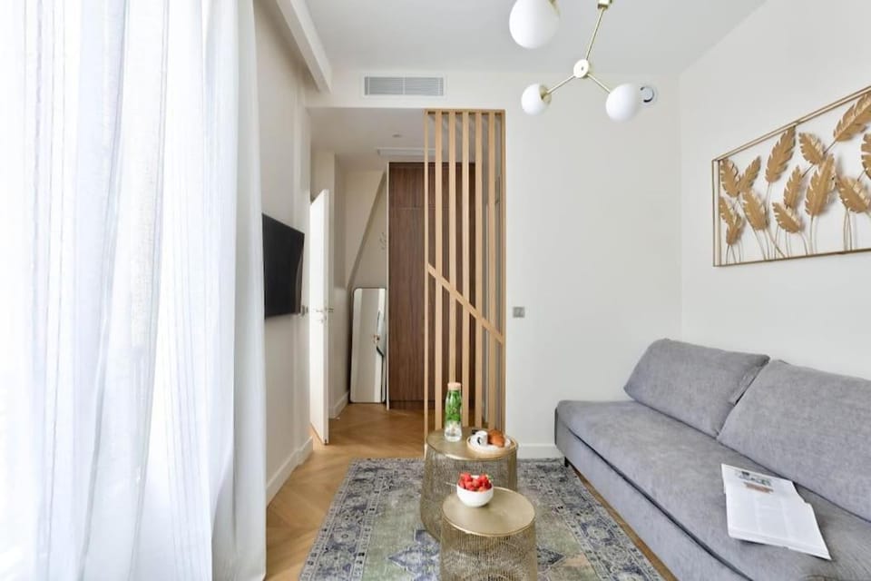 Luxurious & Peaceful - Near Le Marais - with AC Apartment in Paris