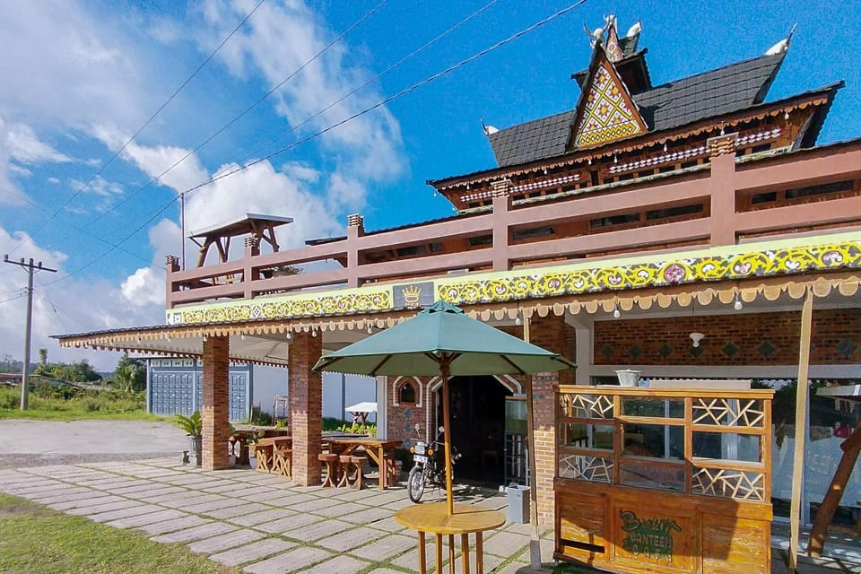 Facade/entrance