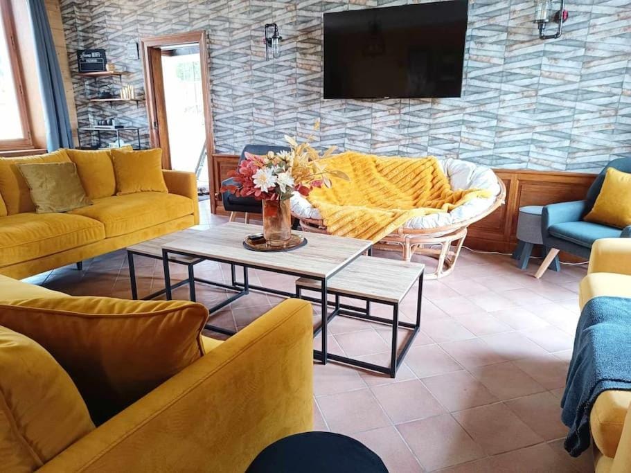 Communal lounge/ TV room, TV and multimedia, Living room
