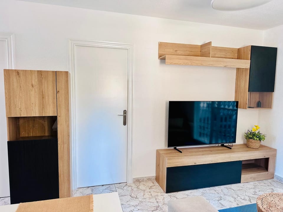 Communal lounge/ TV room, TV and multimedia, Evening entertainment
