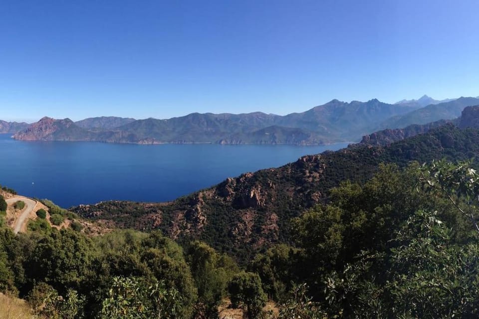 Rez de villa, vue panoramique mer et montagne ! House in Corsica