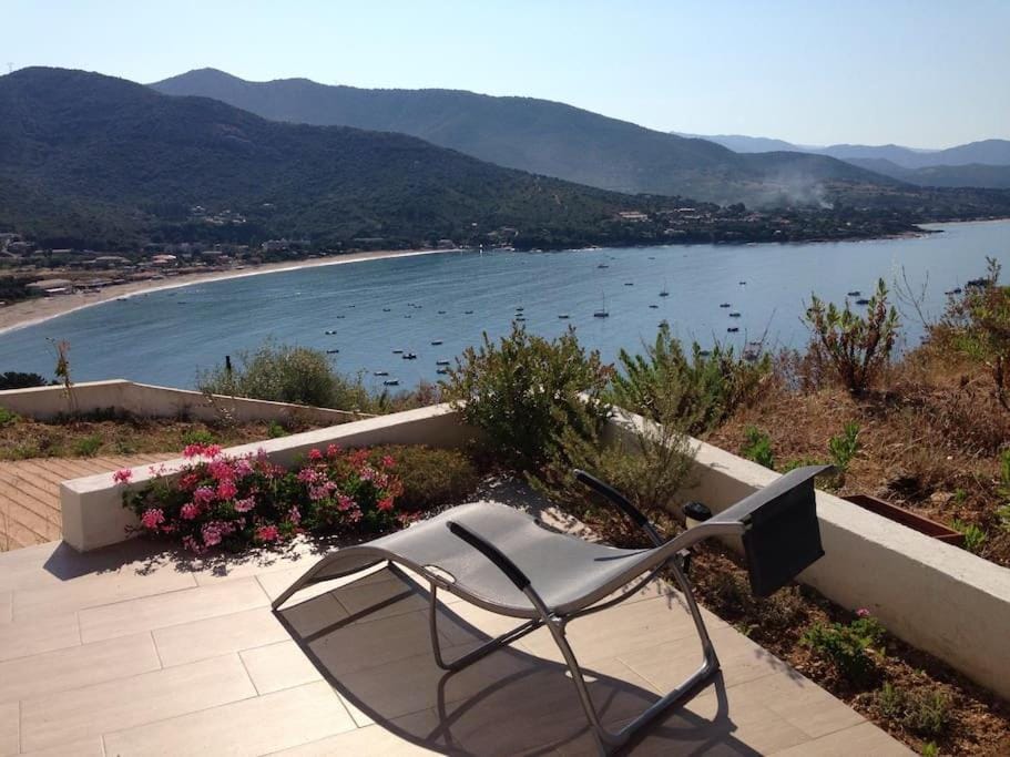 Rez de villa, vue panoramique mer et montagne ! House in Corsica