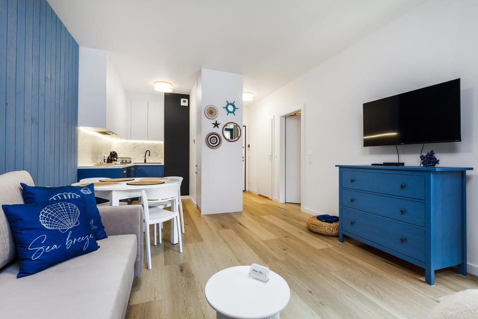 TV and multimedia, Kitchen or kitchenette, Living room, Seating area, Dining area, Evening entertainment