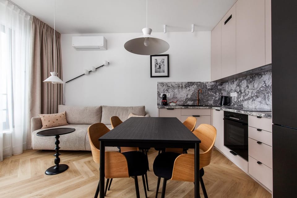 Kitchen or kitchenette, Living room, Seating area, Dining area, oven, pet friendly, stove