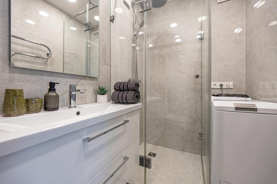 Shower, Bathroom, towels