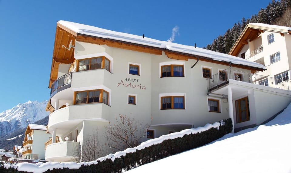 Facade/entrance, Winter