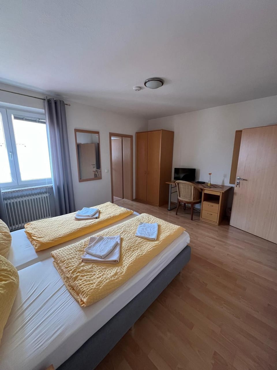 Bed, Photo of the whole room, Bedroom