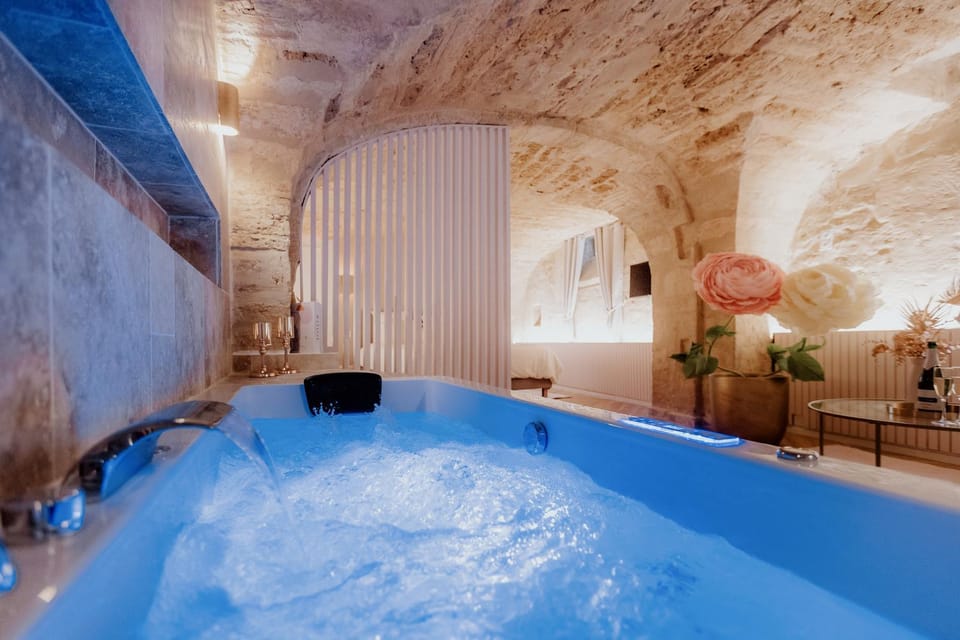 Hot Tub, Living room, Bath