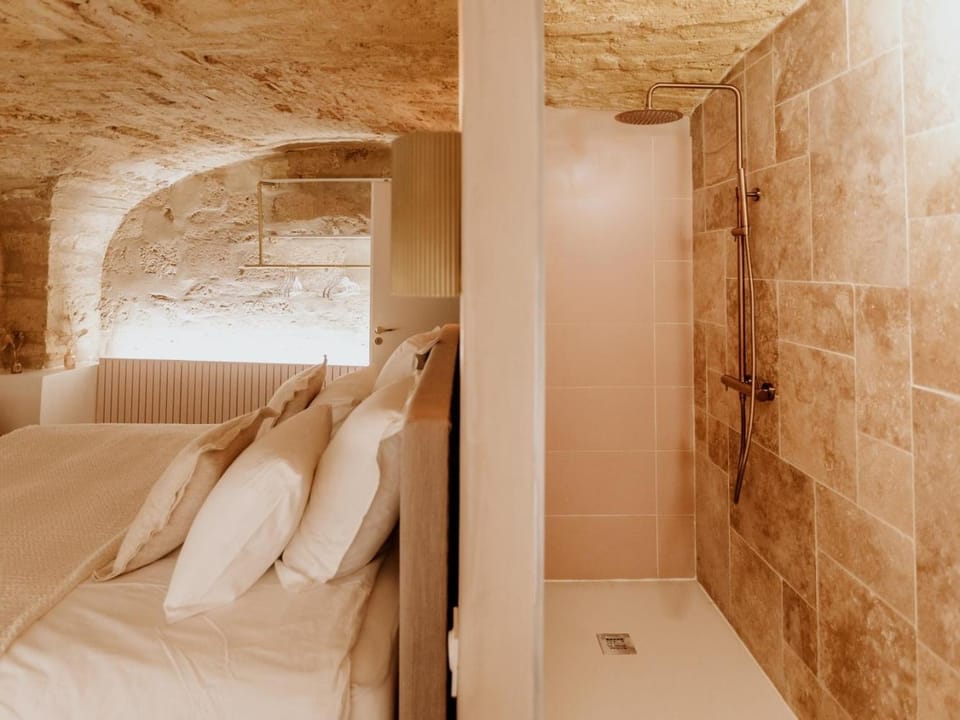 Shower, Bed, Bathroom, Photo of the whole room, Bedroom