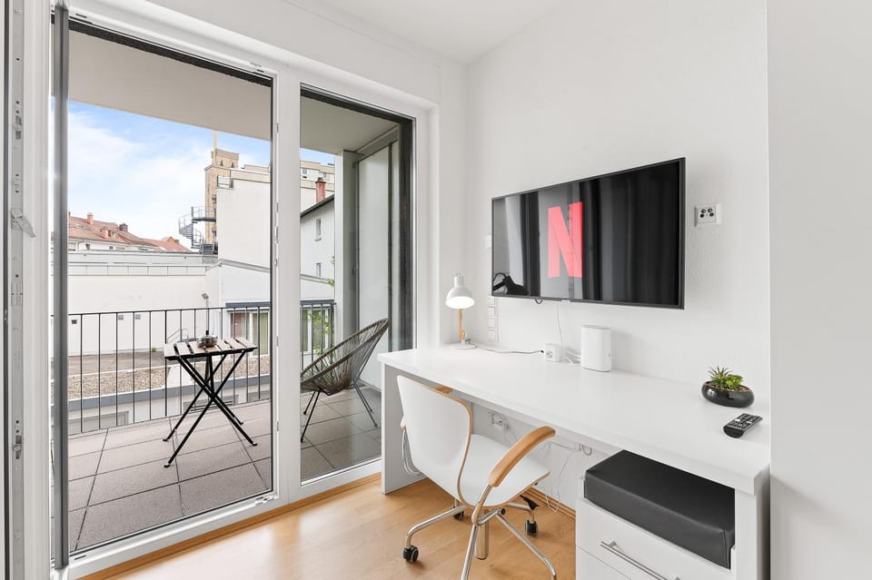 View (from property/room), Balcony/Terrace, Living room, Seating area