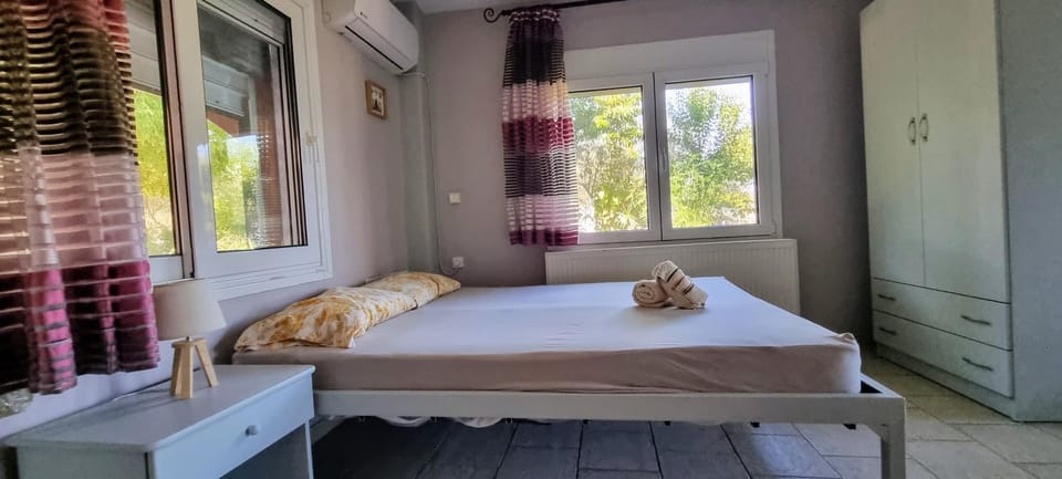 Bedroom, air conditioner